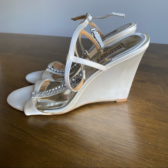 Badgely Mischka Wedding Bridal Shoe 8M Satin - Picture 3 of 8